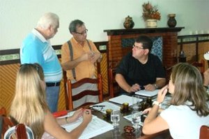 REUNI&Atilde;O DISCUTE INAUGURA&Ccedil;&Atilde;O DO MUSEU
