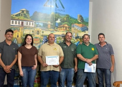 Associação de apicultores do Circuito das Águas conquista selo de inspeção sanitária